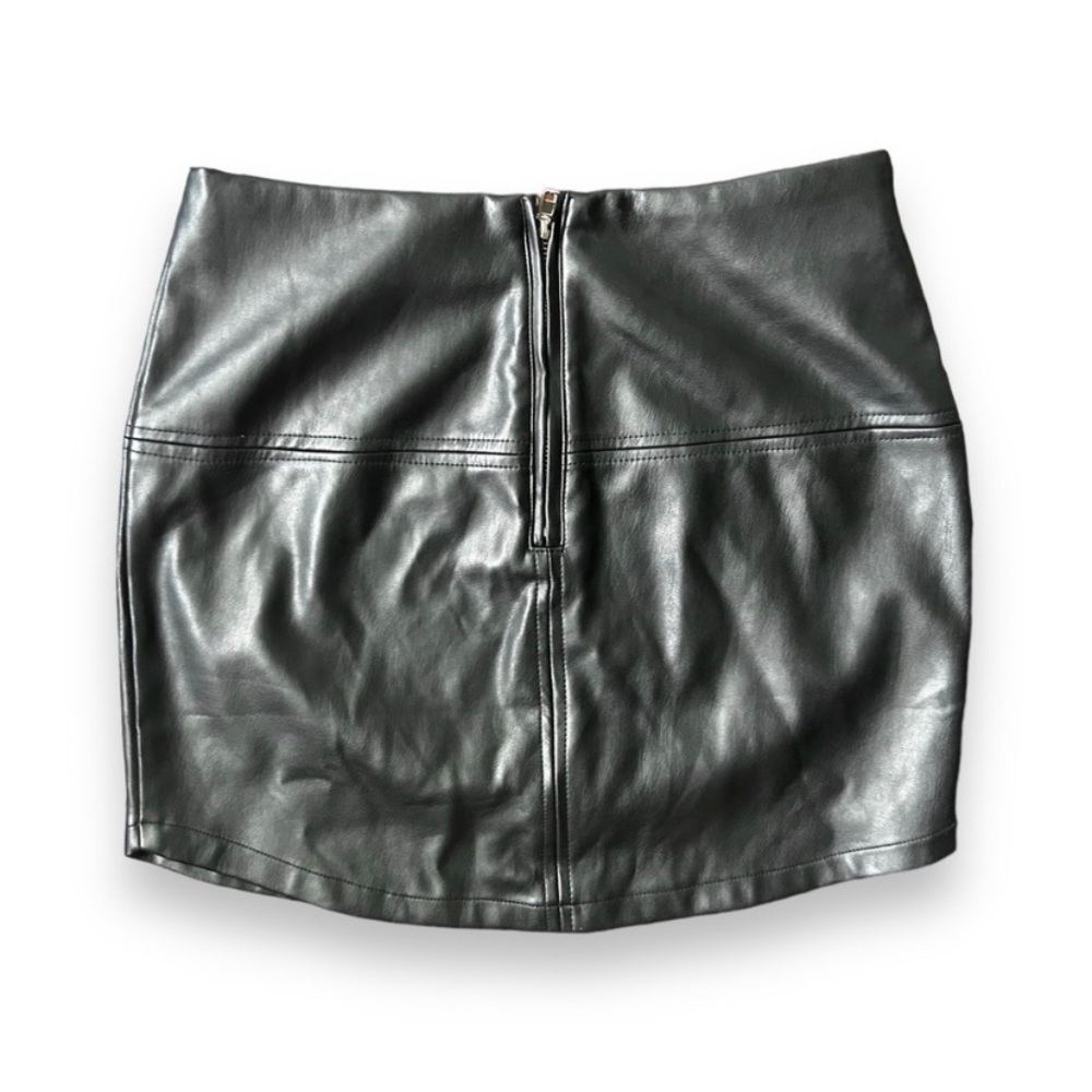 Lulu’s • NWT • SOLD OUT • Pop Star Black Vegan Leather Mini Skirt - Picture 4 of 5